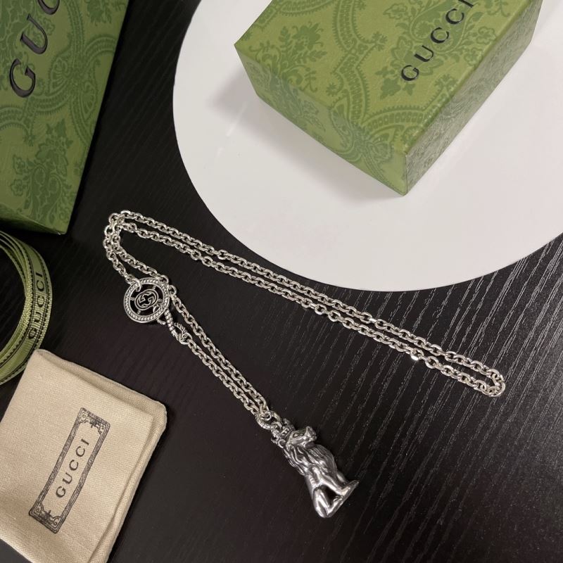 G*u*i necklaces